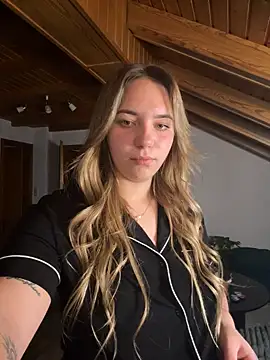 Naomi-Klein live cam on StripChat