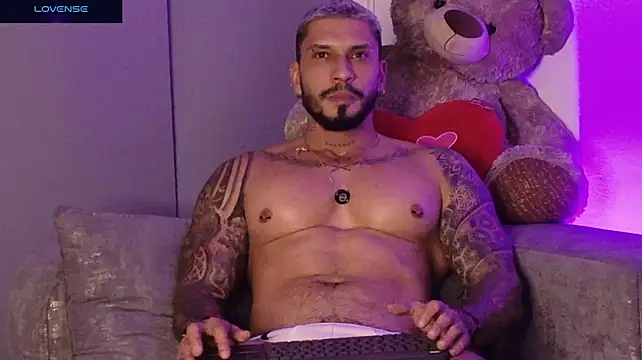Seth_Vegaa on Stripchat