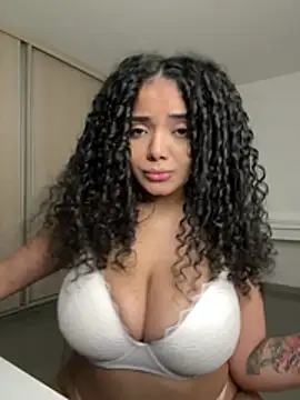 Curlyierr live cam preview