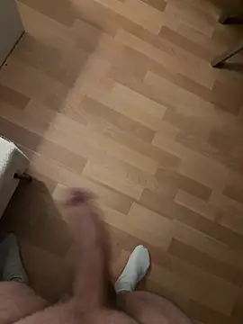 cook907920 (M young) - Cracher sur ma bite