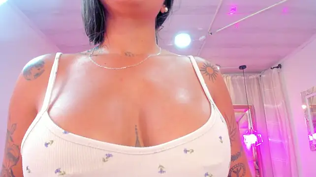 Francesca_Skuirt webcam