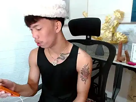 yourbabyjerson143 live cam on StripChat