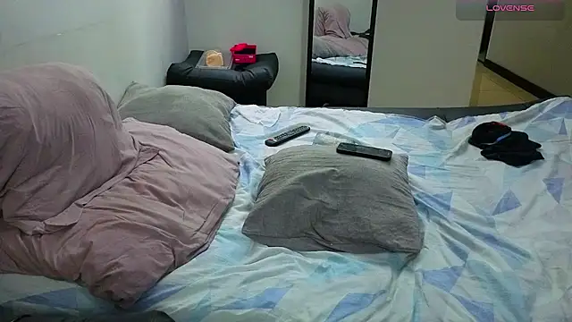 Matiashorney live cam preview