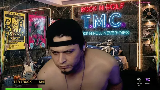 chino_roz on Stripchat