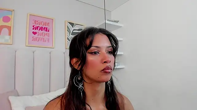 alessia__noir_ live cam on StripChat