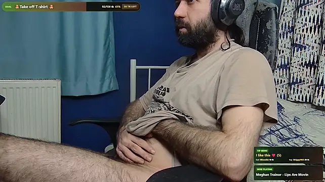 hairybearcb (Ask my age) - Fully nude on the couch 🧸