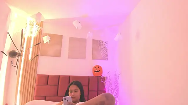 CataleiaLatin live cam on StripChat