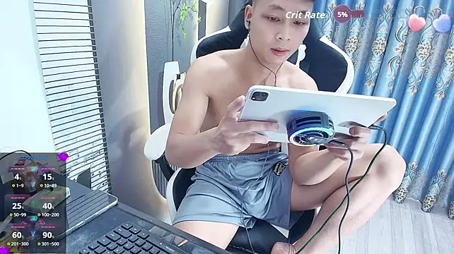 Naughty___asian live cam on StripChat