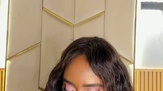 Britanymooree live cam on StripChat