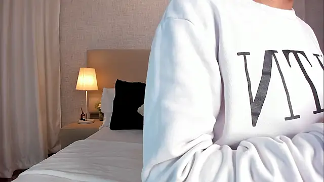 RoxyLaurent live cam preview