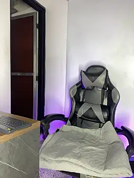 Miaa_Foxx03