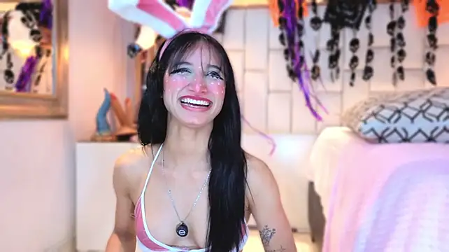 Sharlott_Luxe live cam preview