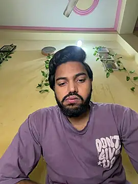 Top_Reyanshh live cam preview