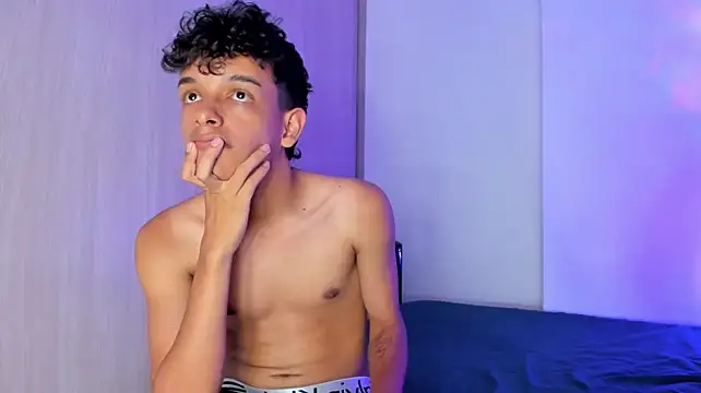 Maxfrost1 live cam on StripChat