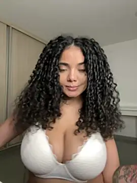 Live webcam show with Curlyierr - Interactive Lovense toys available