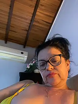 Sharongirl07 live cam on StripChat