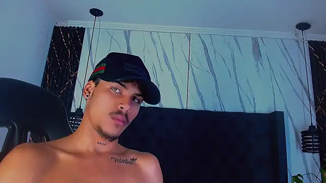 Angel_foxc13 live cam preview