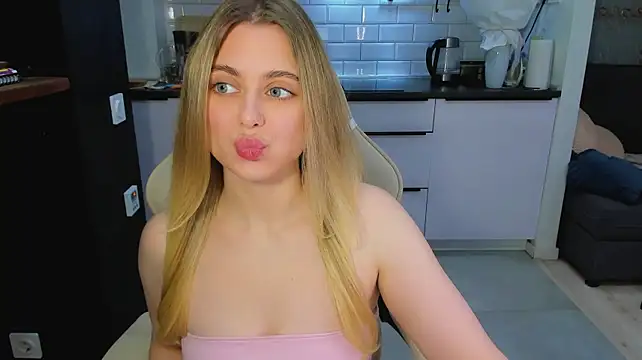 blonde_kellyy