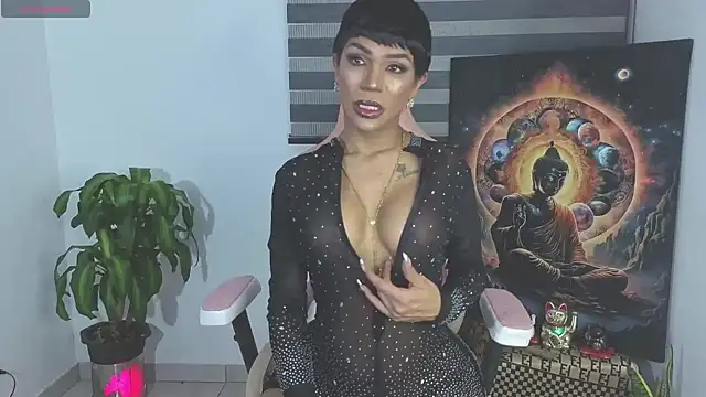Queen_Morena live cam on StripChat