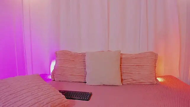 Yoursecrttgirl live cam preview