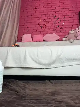 NinaVerse live cam preview