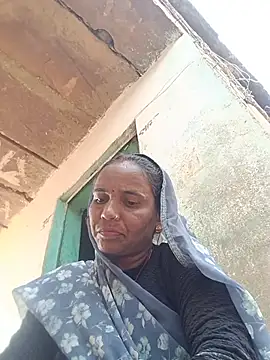Priya_cutR