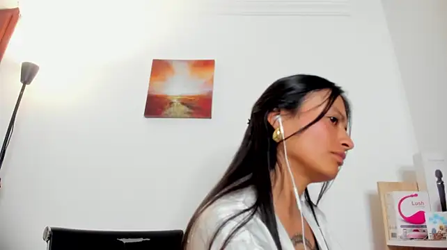 nia__white
