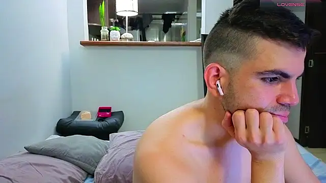 Matiashorney live cam preview