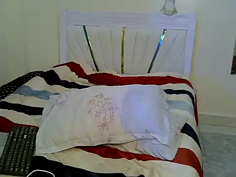 PrettyAmour live cam preview
