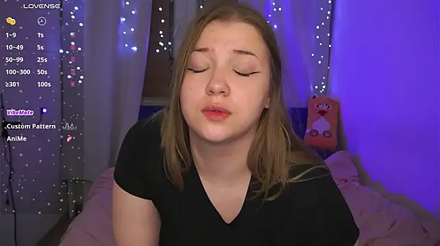 CuteSharloti live cam preview