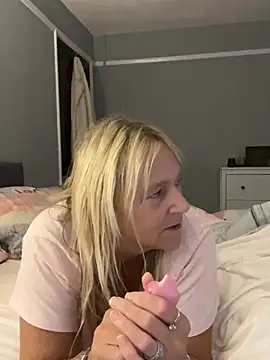 Blondnboujee53