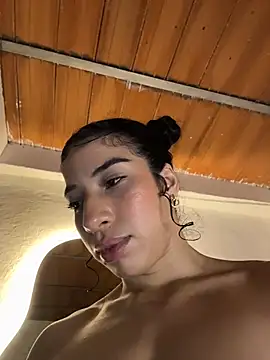 Miily_0 live cam on StripChat