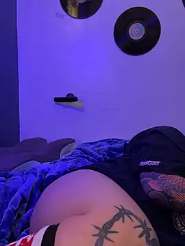 miacanela_xo