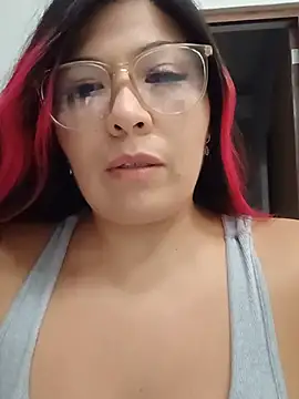 LatinaCalienteMilf live cam preview