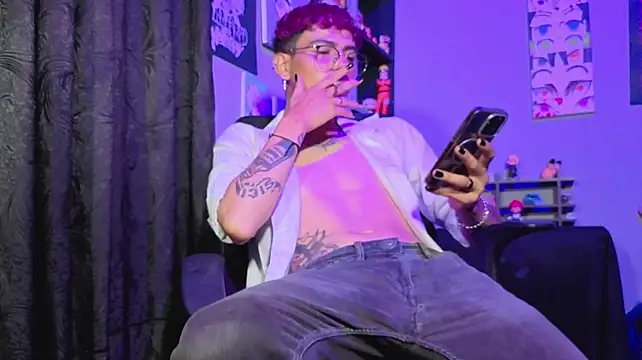 MikeyKuro live cam preview