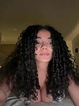 Curlyierr live cam on StripChat