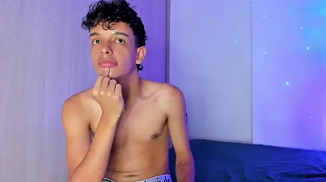 Maxfrost1 live cam on StripChat