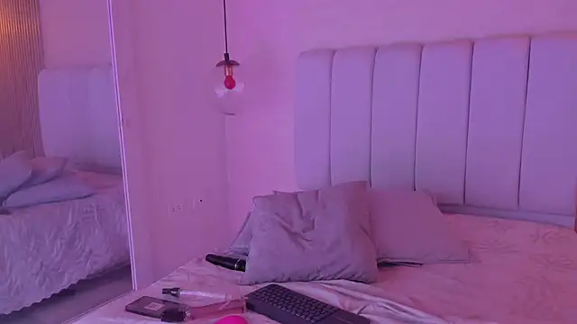 AndreinaLopezz live cam on StripChat