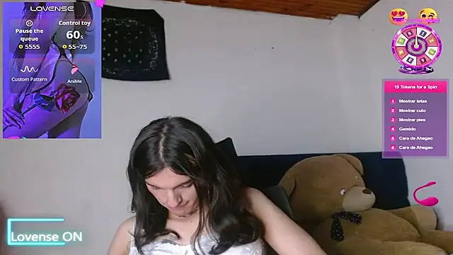Scarlett_crastrawberry live cam on StripChat