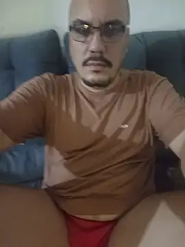RobertoBuzios22 live cam on StripChat