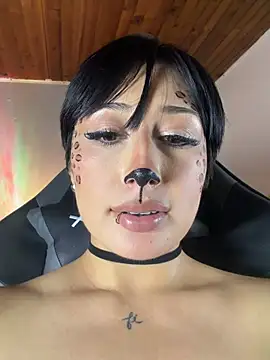 saralynnnX live cam preview