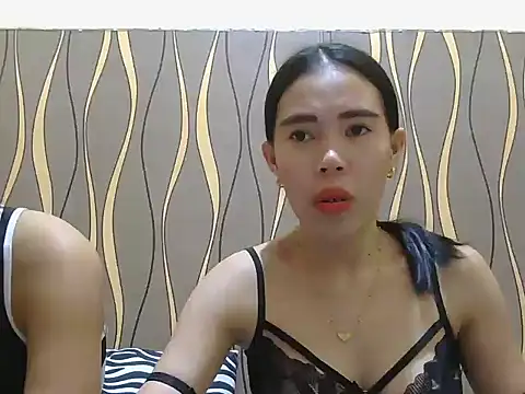 YoungLovers4u live cam preview