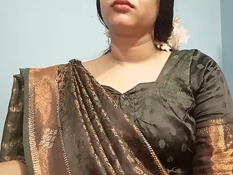 Adhiti_1 live cam on StripChat