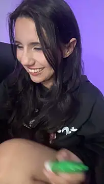 HollyPeachh live cam preview