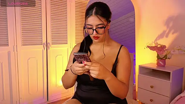 Sara_Blazee live cam on StripChat