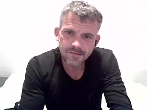 Cambitchboy live cam on StripChat