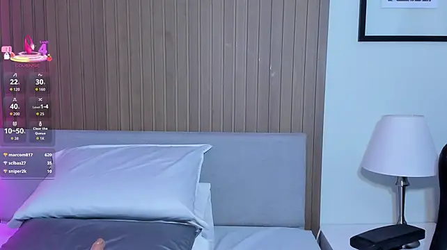 klhoe_boobs