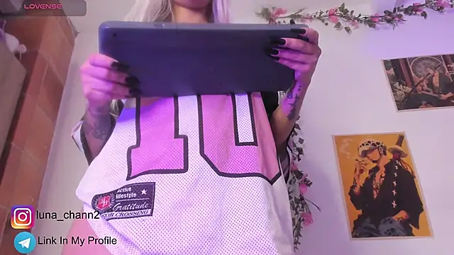 Luna-Chann live cam preview
