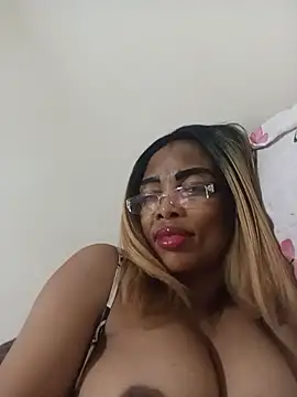 SEXYMOANSXX webcam