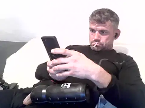 Cambitchboy live cam preview